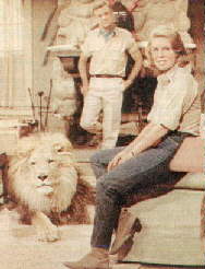 Marshall Thompson und Cheryl Miller mit Löwe Clarence