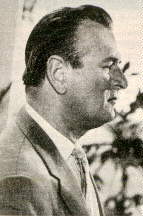 Nigel Patrick als Inspektor Garnett