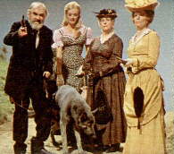 Familie Hanks mit der Waffe im Anschlag