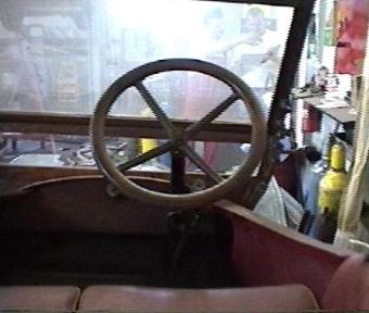 Das Lenkrad - ganz aus Holz gefertigt